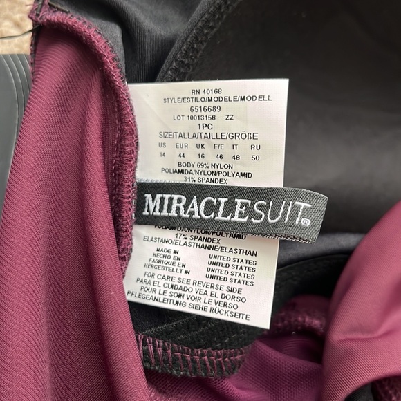 NWT Miraclesuit V Neck Burgundy Wireless Ruched One Piece Swimsuit - Size 14 - Picture 6 of 8